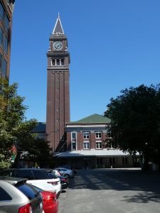 Der Bahnhofsturm in Seattle ist eine Kopie des Campanile in Venedig